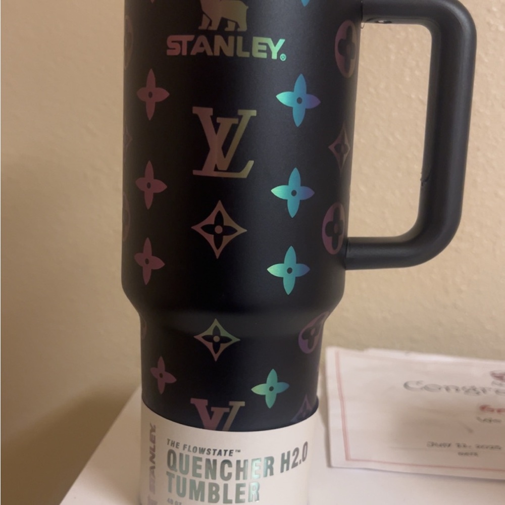 Stanley Quencher H2.0 Tumbler with Gold Accents